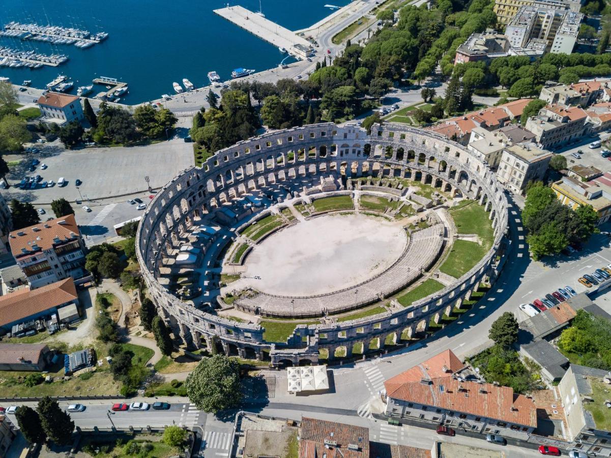 White Imperial Apartment Pula Exterior foto